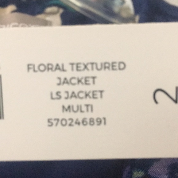 Chico’s 3/4 sleeve floral textured jacket - Picture 7 of 8